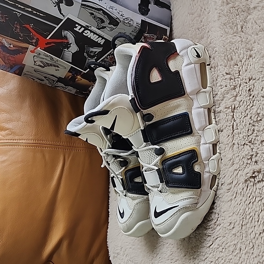 NIKE - Picture 2 of 13